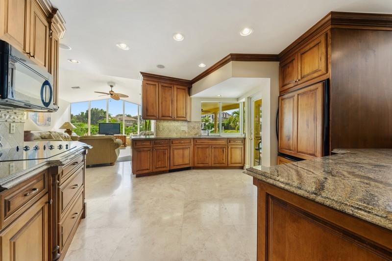 792 Staghorn Court Boca Raton, FL 33432 - Photo 5 of 41 05_792StaghornCt_177002_Kitchen_FlexMLS8