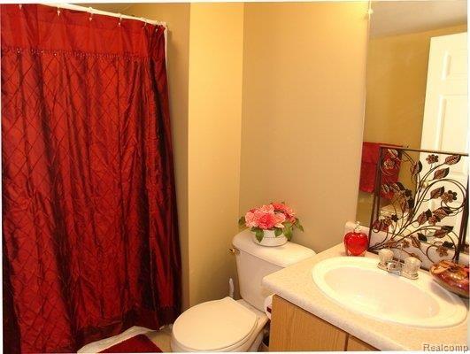 22698 Goddard Road, Unit 15 Taylor, MI 48180 - Photo 11 of 11 Bath