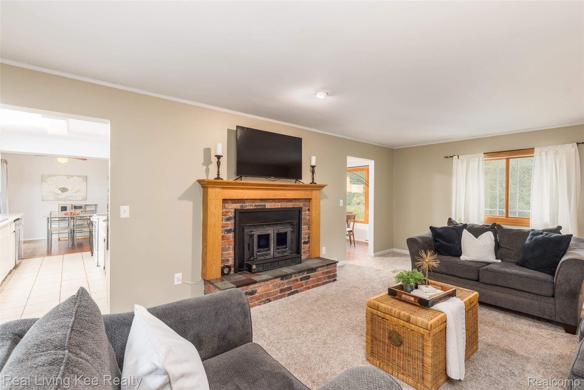 2448 Cole Road Lake Orion, MI 48362 - Photo 7 of 28 2448 Cole Rd-8.jpg