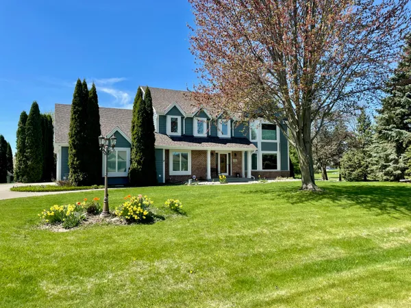 $734,900 | N53W26727 Arrowhead Drive, Lisbon, WI 53072