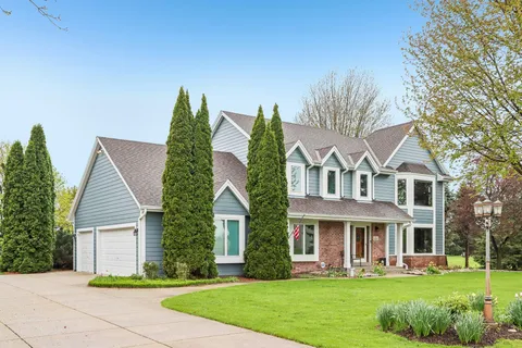$734,900 | N53W26727 Arrowhead Drive, Lisbon, WI 53072