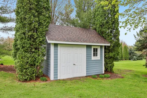 $734,900 | N53W26727 Arrowhead Drive, Lisbon, WI 53072