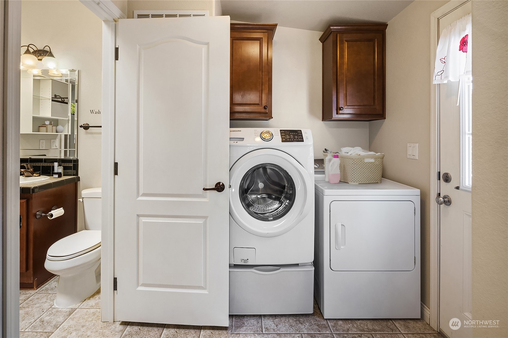 815 Southwest 124th Street, Unit 149 Everett, WA 98204 - Photo 11 of 35 a utility room with sink dryer and washer