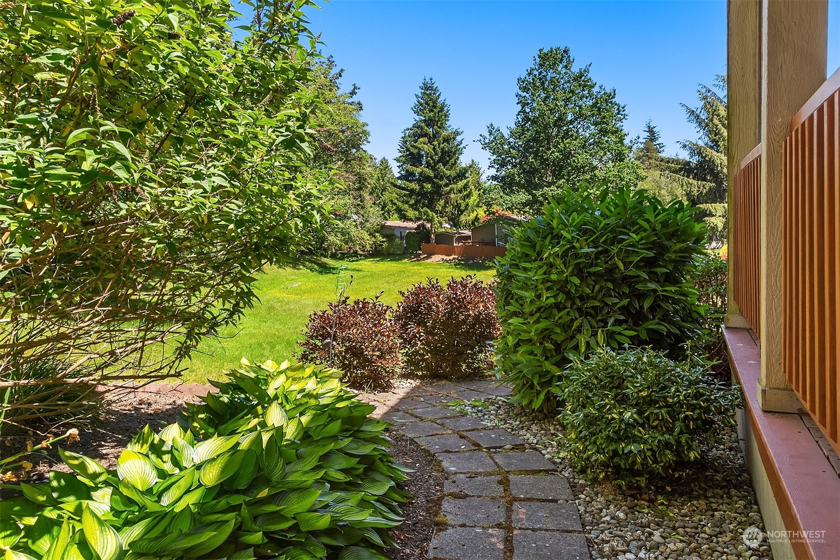 815 Southwest 124th Street, Unit 149 Everett, WA 98204 - Photo 25 of 35 a view of a garden with plants