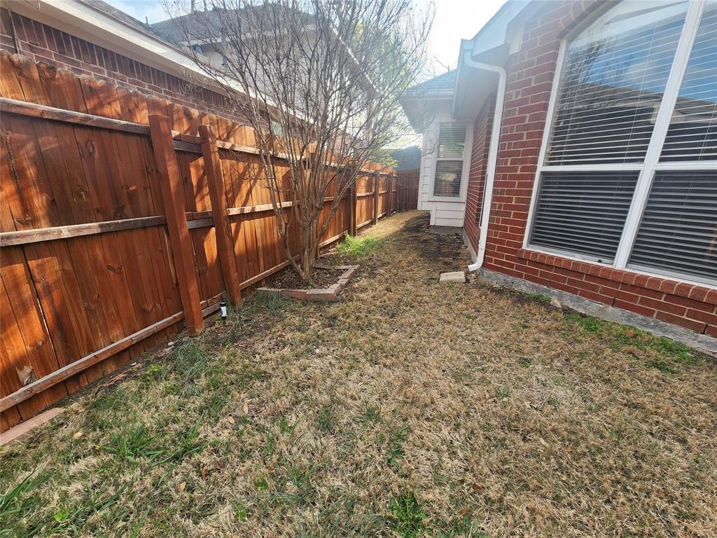 8313 Fountain Ridge Drive Plano, TX 75025 - Photo 22 of 24 a backyard of a house