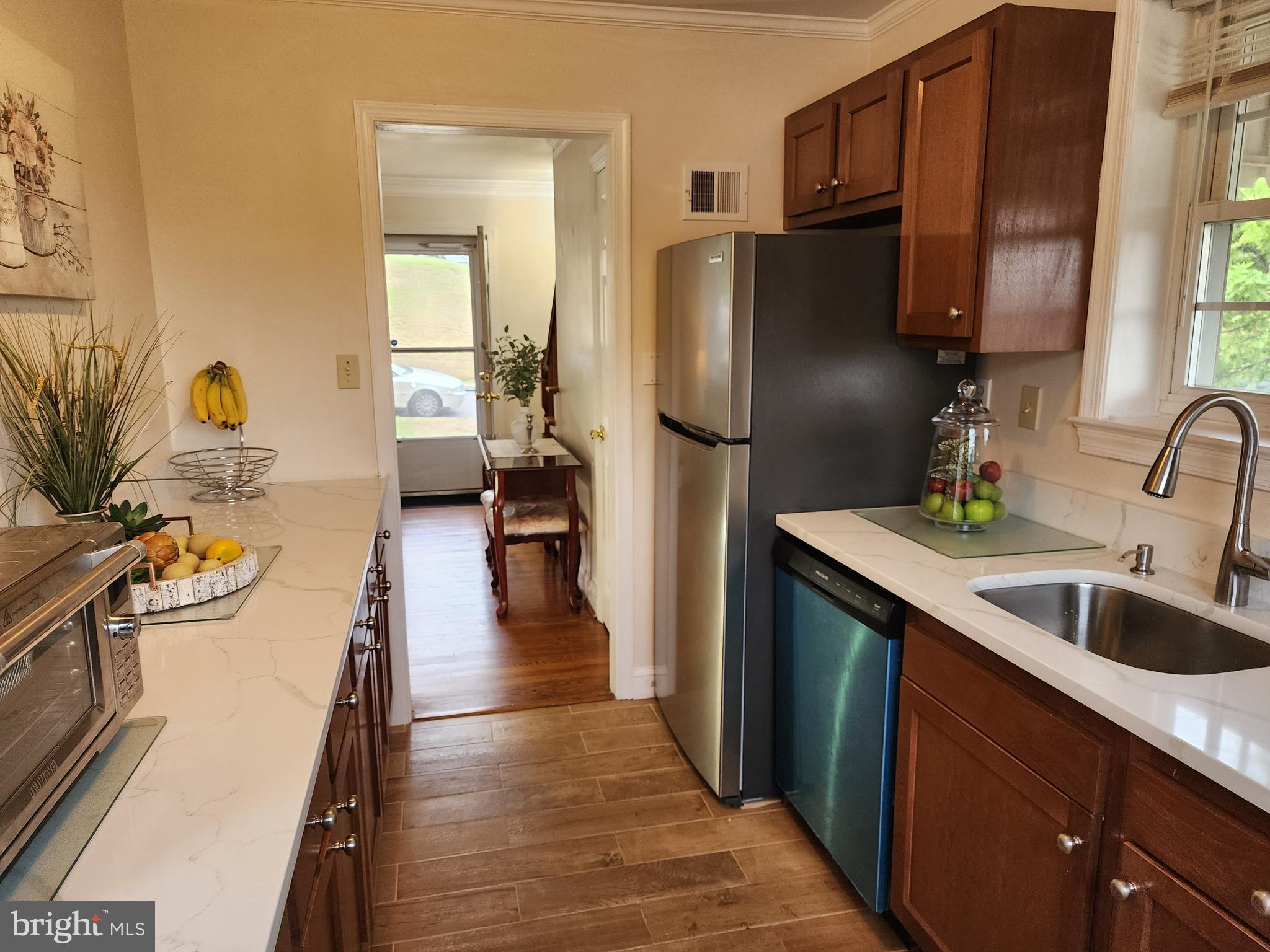 5600 Decatur Place Hyattsville, MD 20781 - Photo 11 of 33 Lovely Updated Kitchen