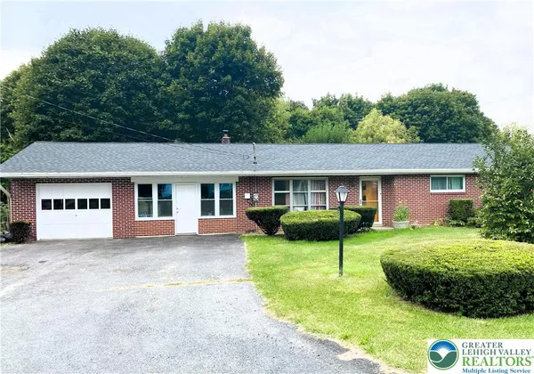 $328,000 | 4405 Lehigh Drive, Walnutport, PA 18088