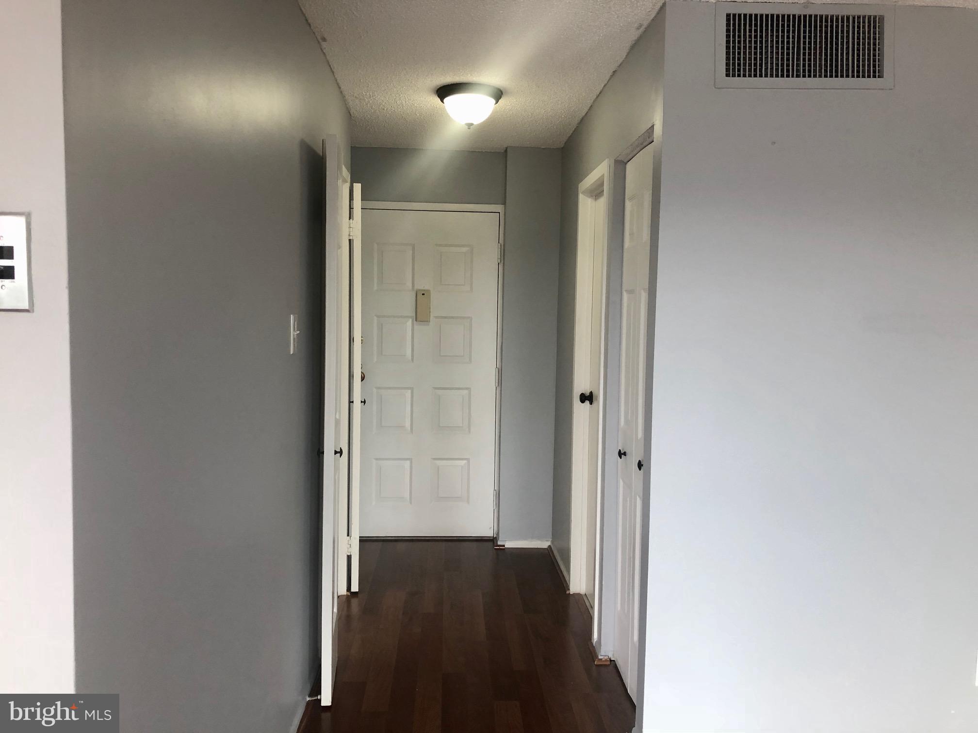 6800 Fleetwood Road, Unit 1205 McLean, VA 22101 - Photo 2 of 14 Entry