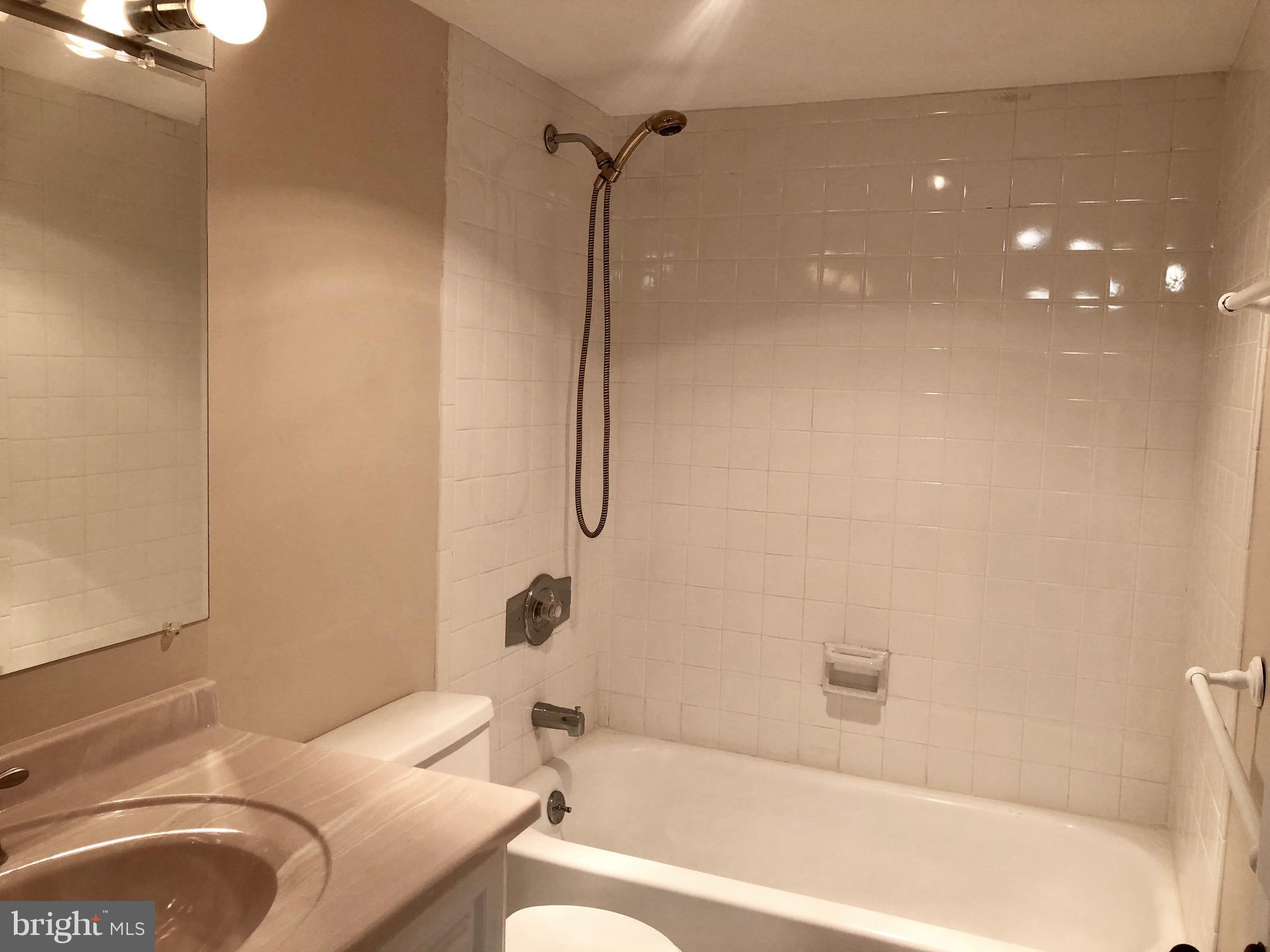 6800 Fleetwood Road, Unit 1205 McLean, VA 22101 - Photo 14 of 14 Full Bath