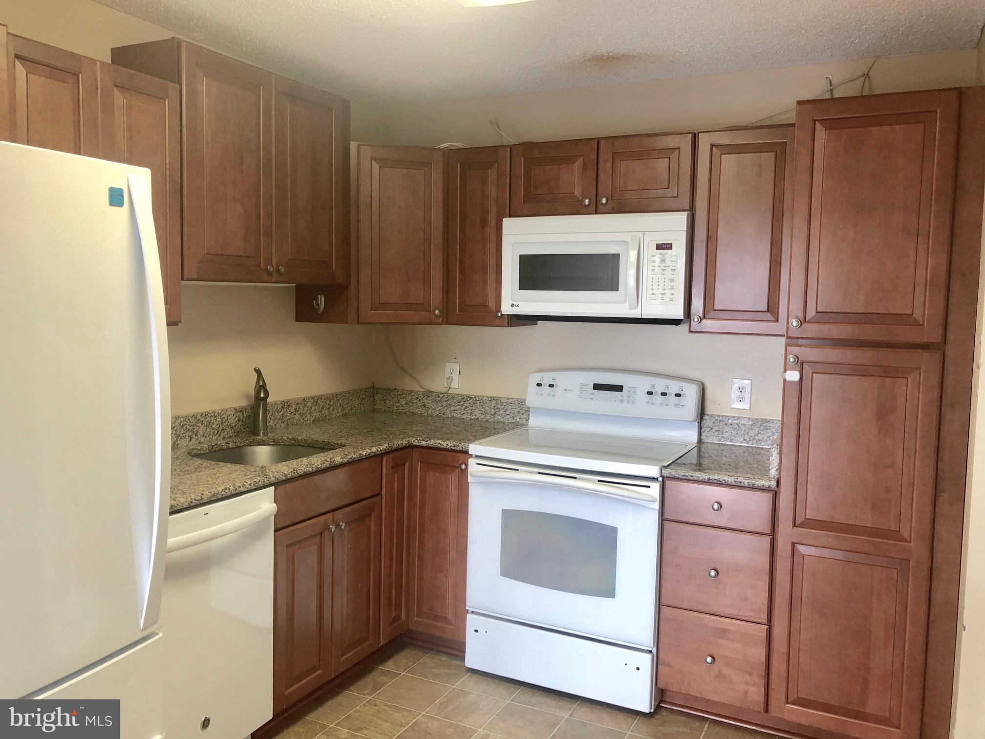 6800 Fleetwood Road, Unit 1205 McLean, VA 22101 - Photo 10 of 14 Kitchen