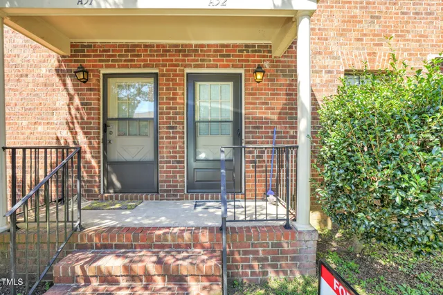 a view of entryway with a front door