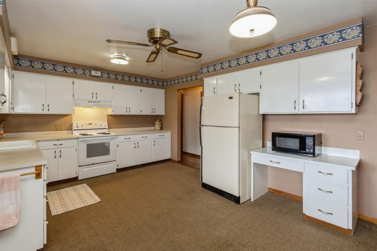 12011 Club Road Cedar Rapids, IA 52404 - Photo 6 of 21 Gallery Image 6