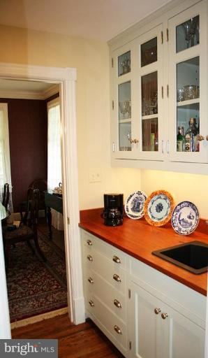421 Tschiffely Square Road Gaithersburg, MD 20878 - Photo 7 of 30 Butler's pantry w/cherry wood countertop