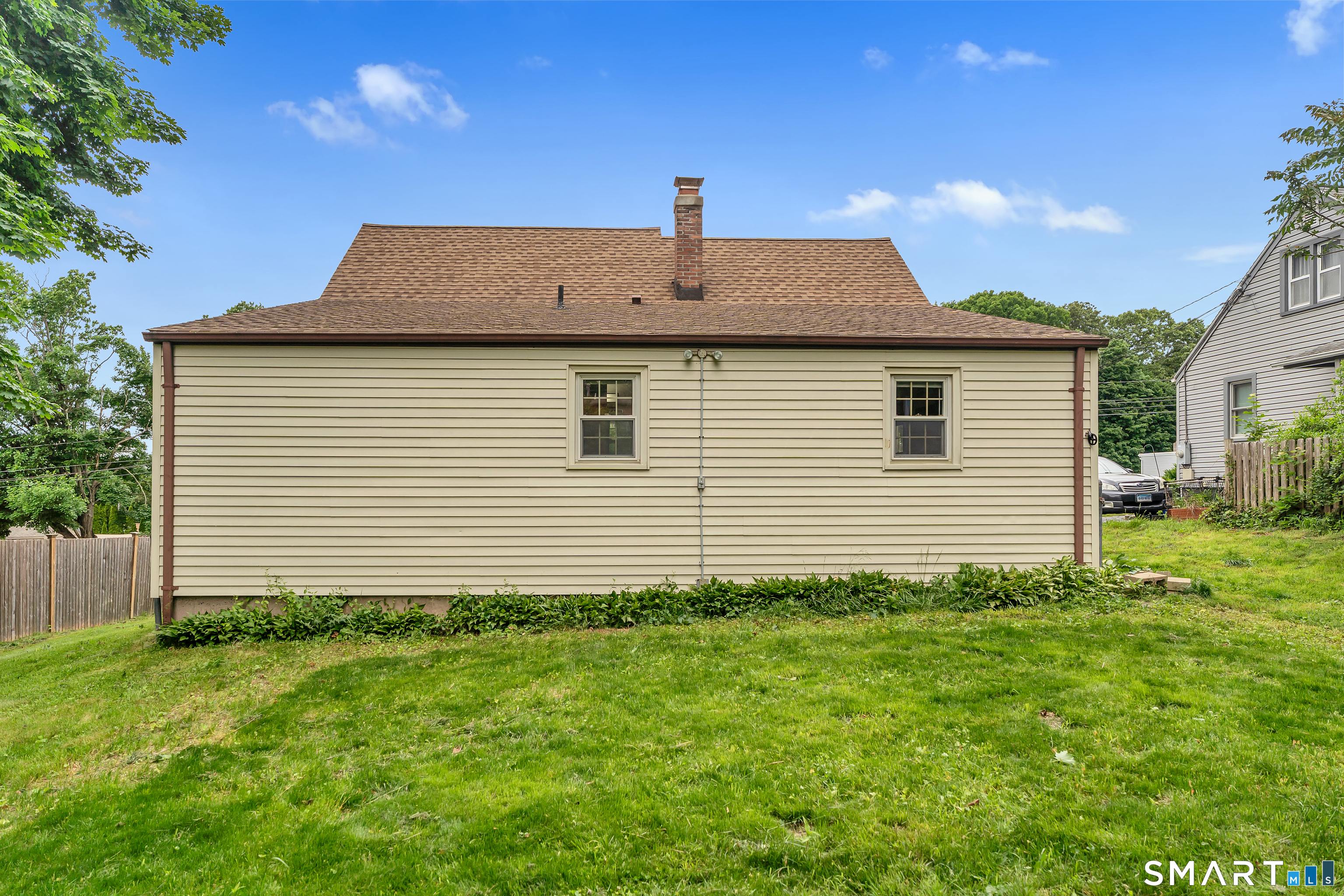 19 Lakeview Street Meriden, CT 06451 - Photo 3 of 29