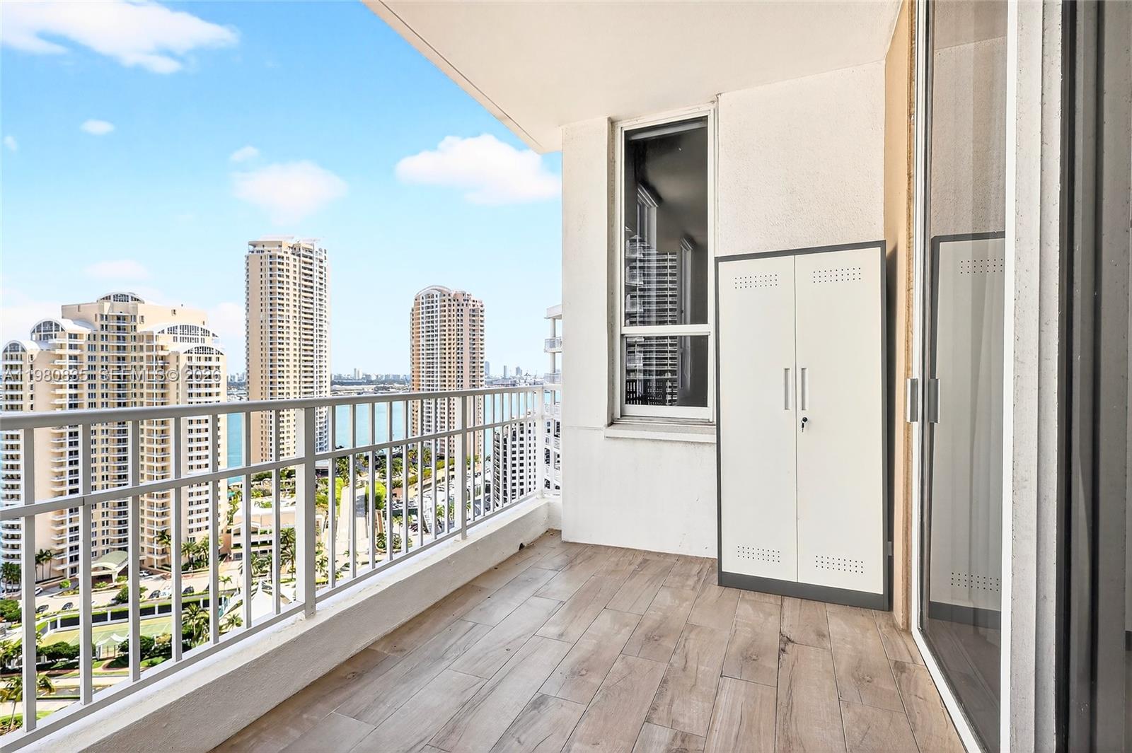 701 Brickell Key Boulevard, Unit LPH06 Miami, FL 33131 - Photo 14 of 40