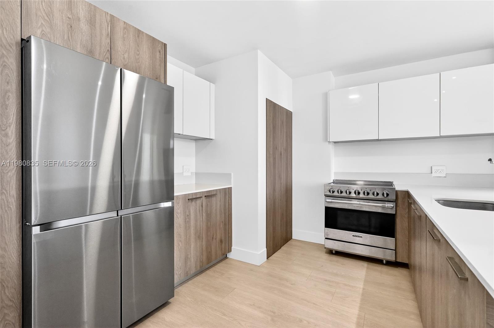 701 Brickell Key Boulevard, Unit LPH06 Miami, FL 33131 - Photo 4 of 40