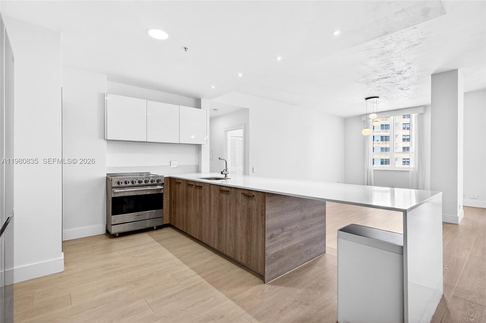 701 Brickell Key Boulevard, Unit LPH06 Miami, FL 33131 - Photo 7 of 40