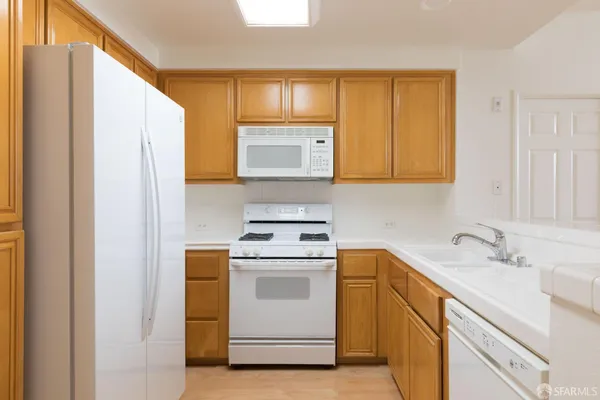 $3,650 | 240 Caldecott Lane, Unit 108, Oakland, CA 94618