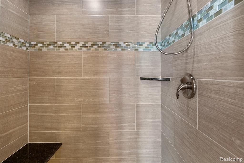 605 Lockwood Road Royal Oak, MI 48067 - Photo 24 of 35