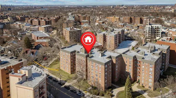 $299,000 | 142-35 84th Drive, Unit 6B | Briarwood