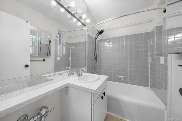 $299,000 | 142-35 84th Drive, Unit 6B | Briarwood