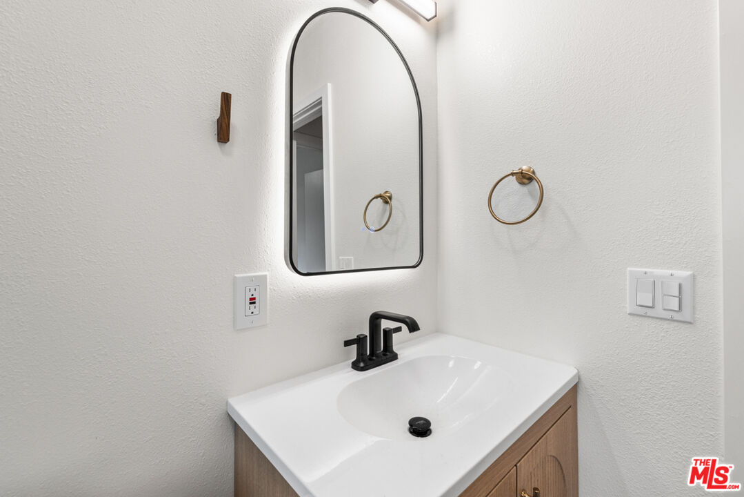 612 Romulo Street Los Angeles, CA 90065 - Photo 14 of 33