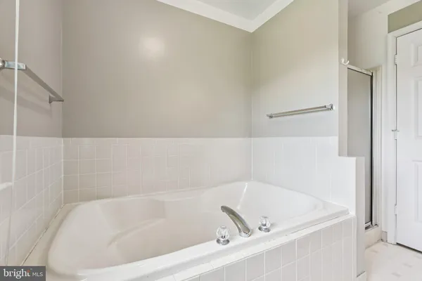 a view of an empty room and a ceiling fan