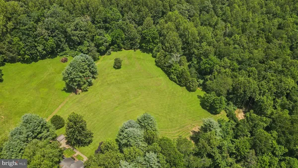 a view of a back yard of the house