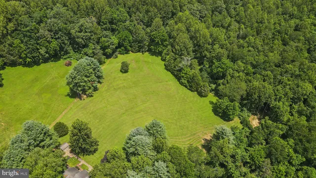 a view of a back yard of the house