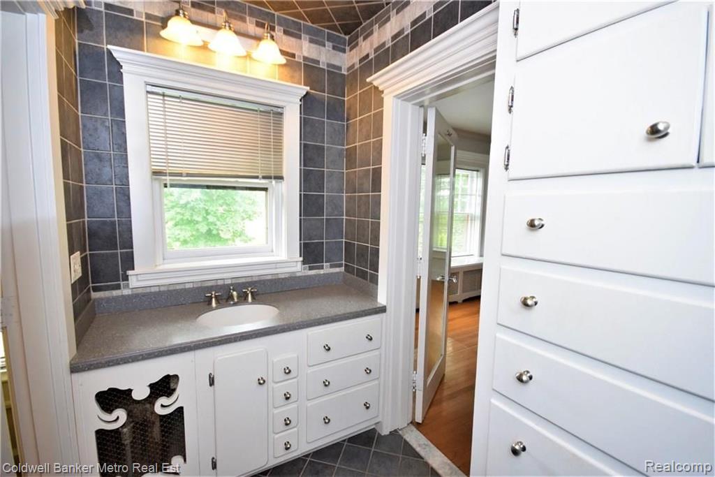 17731 Hamilton Road Detroit, MI 48203 - Photo 38 of 68