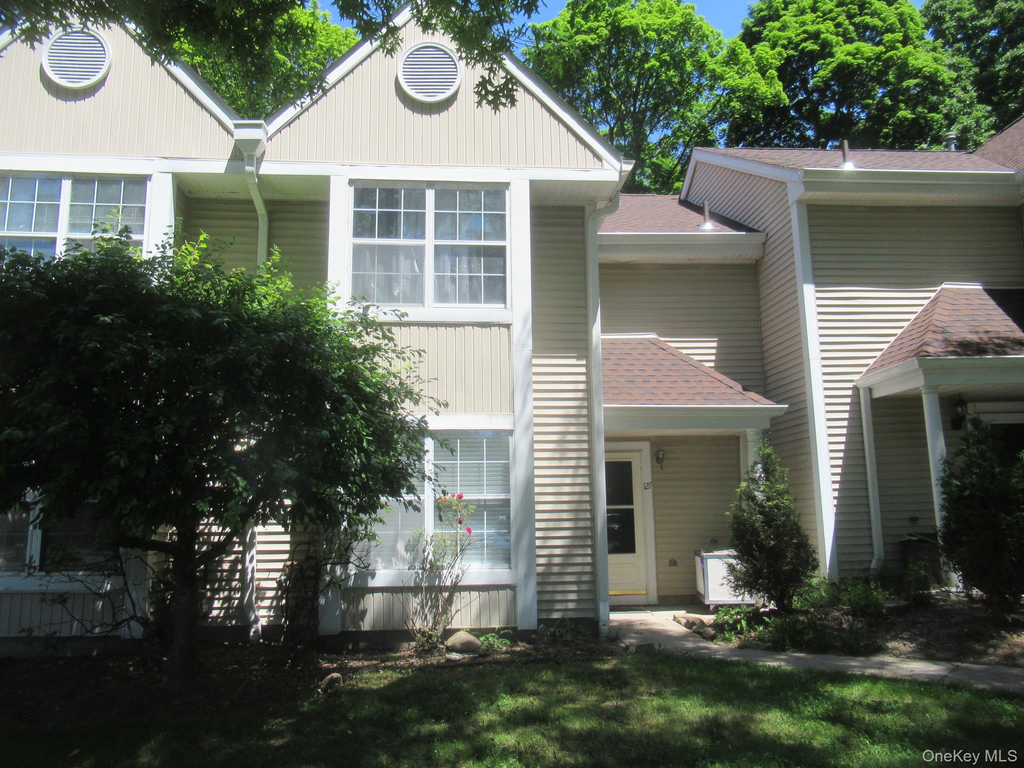 127 Creekside Circle Spring Valley, NY 10977 - Photo 2 of 6