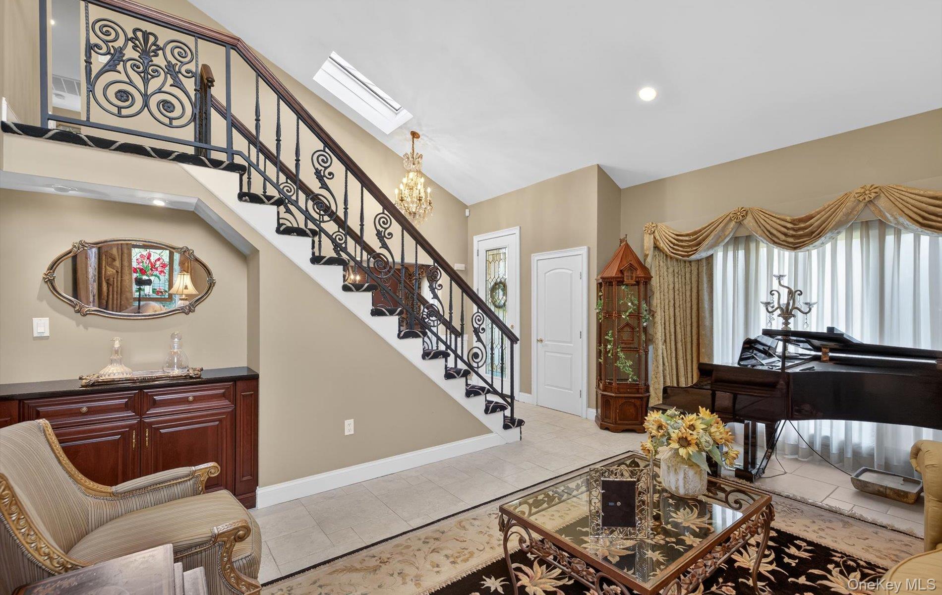 18 Chardonnay Road Commack, NY 11725 - Photo 12 of 50