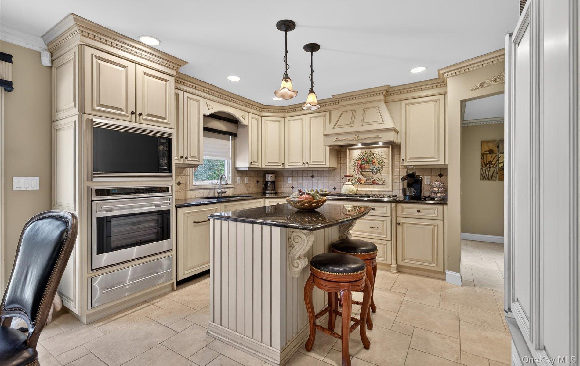 18 Chardonnay Road Commack, NY 11725 - Photo 23 of 50