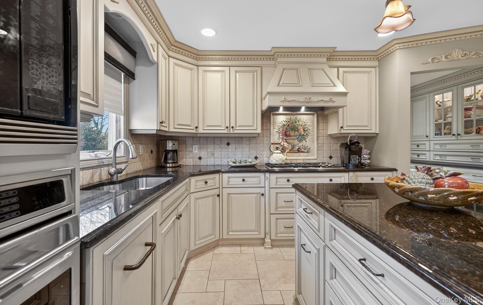 18 Chardonnay Road Commack, NY 11725 - Photo 24 of 50