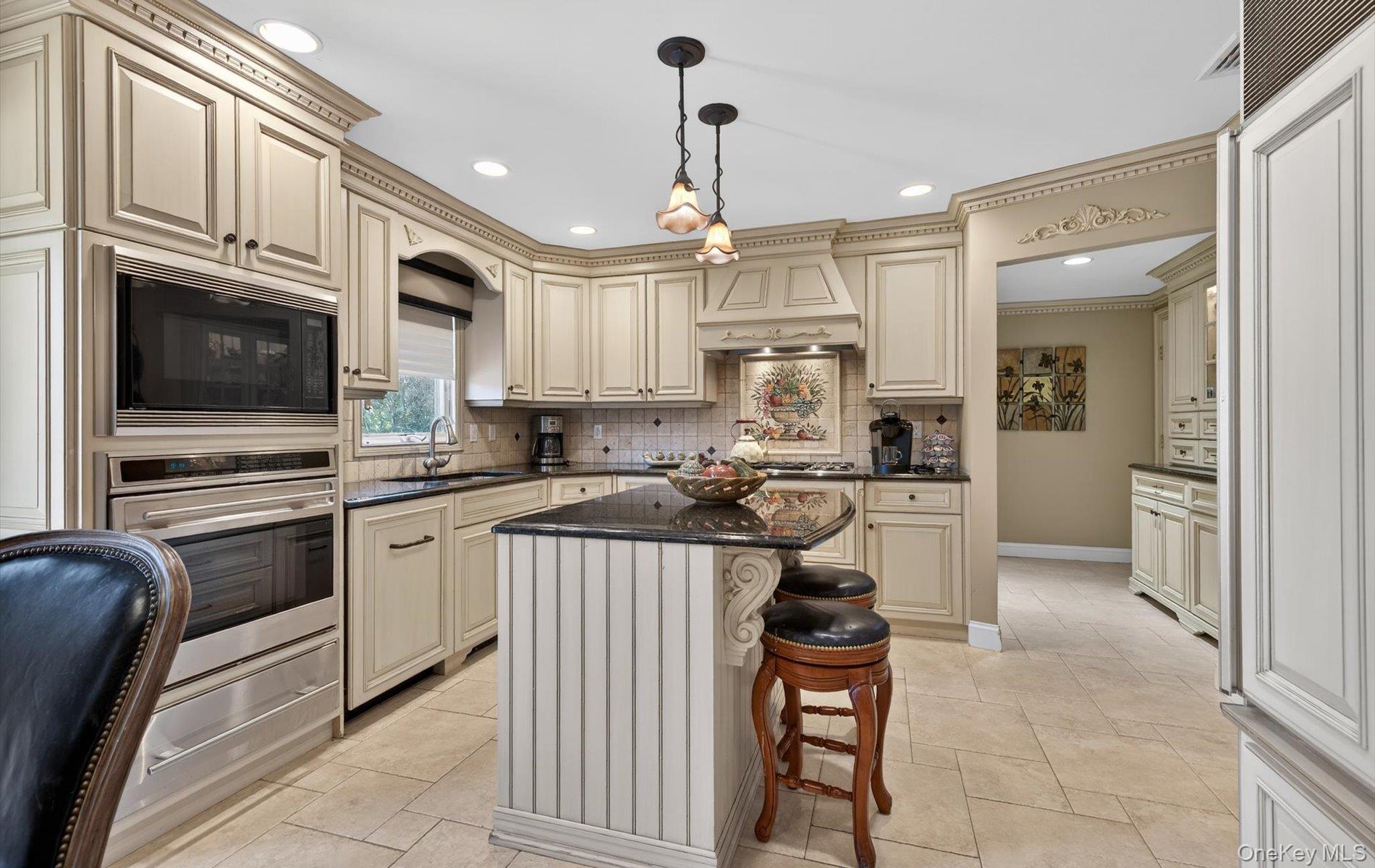 18 Chardonnay Road Commack, NY 11725 - Photo 25 of 50