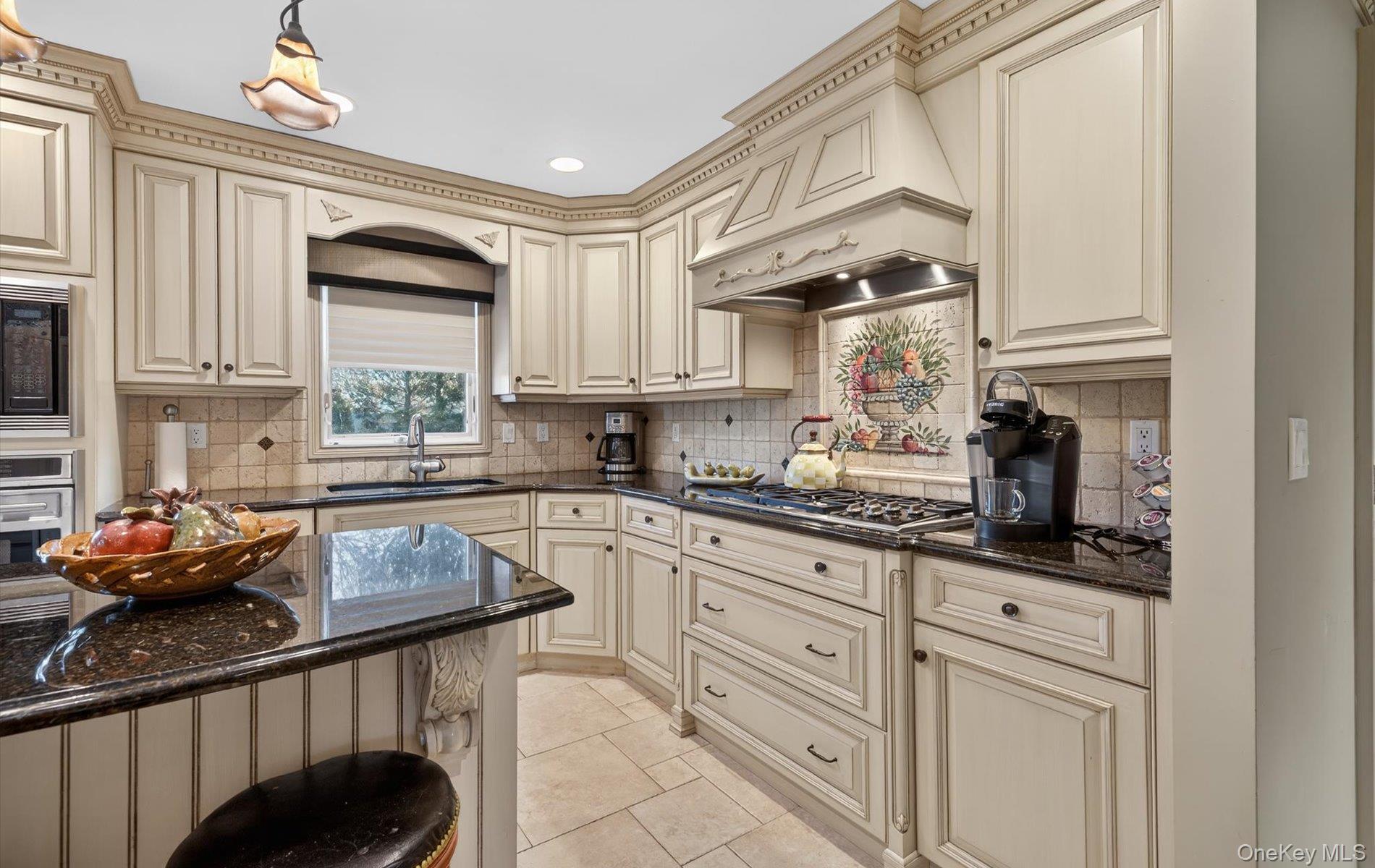 18 Chardonnay Road Commack, NY 11725 - Photo 26 of 50