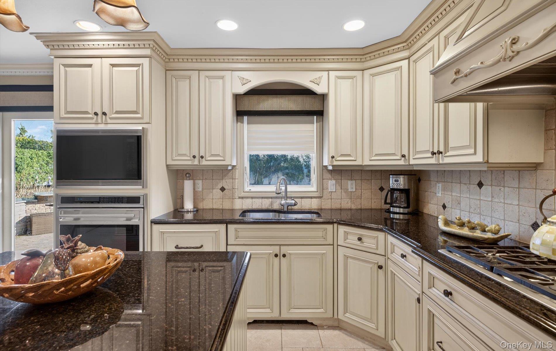 18 Chardonnay Road Commack, NY 11725 - Photo 27 of 50