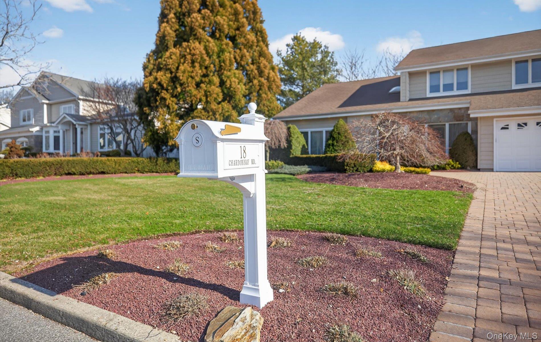 18 Chardonnay Road Commack, NY 11725 - Photo 3 of 50