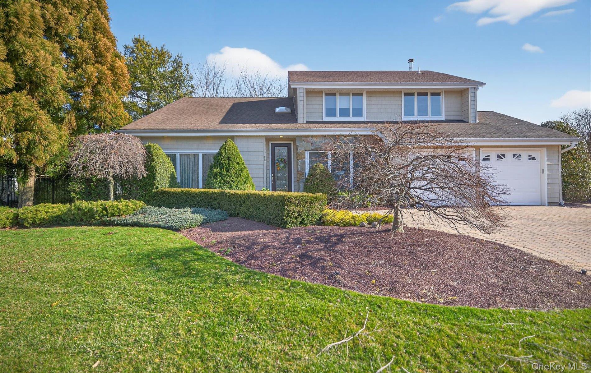18 Chardonnay Road Commack, NY 11725 - Photo 4 of 50