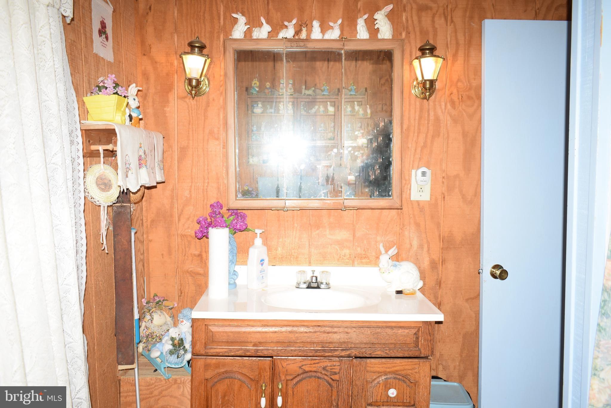 202 Berlin Road Clementon, NJ 08021 - Photo 11 of 25 Main Bathroom