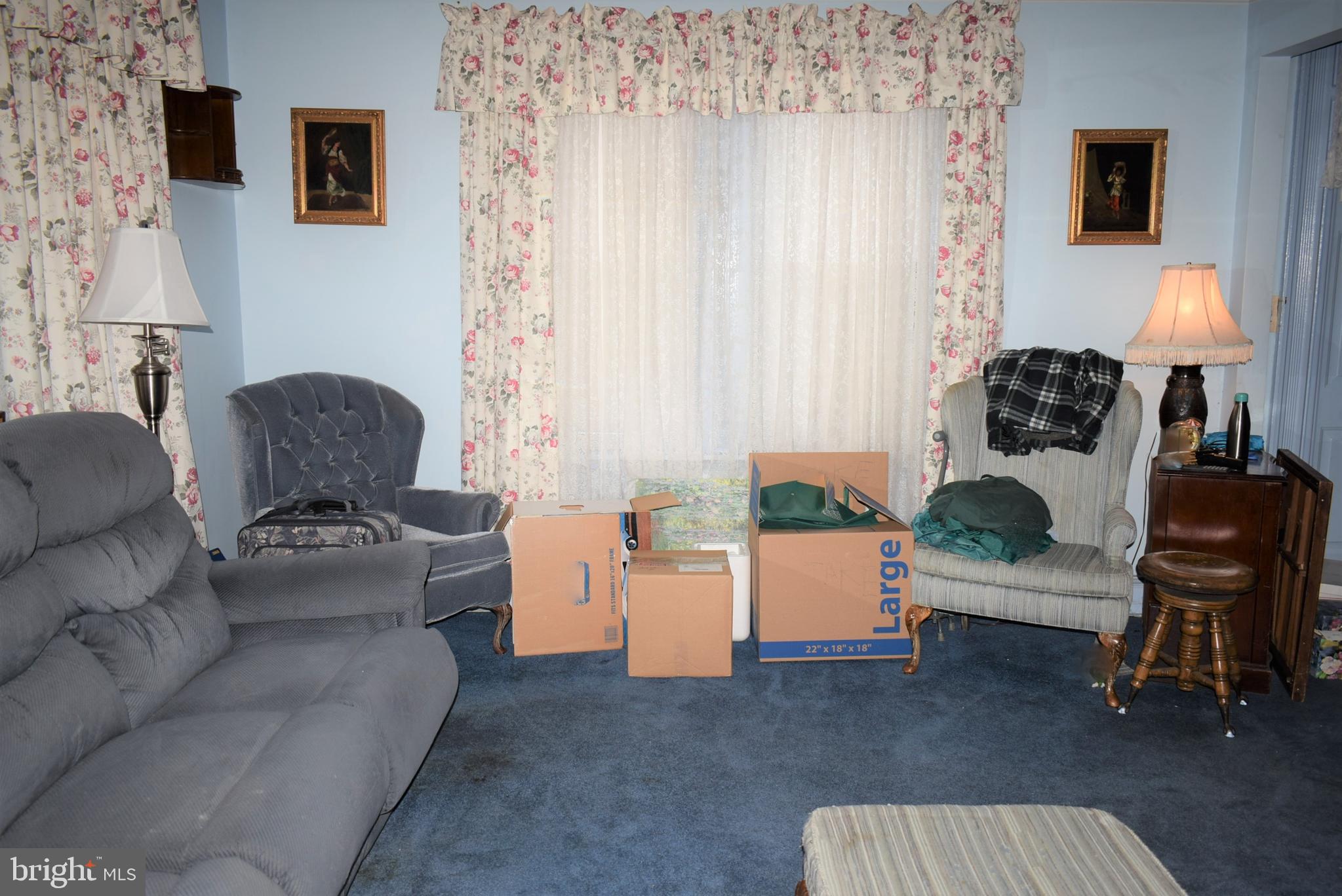 202 Berlin Road Clementon, NJ 08021 - Photo 4 of 25 Living Room