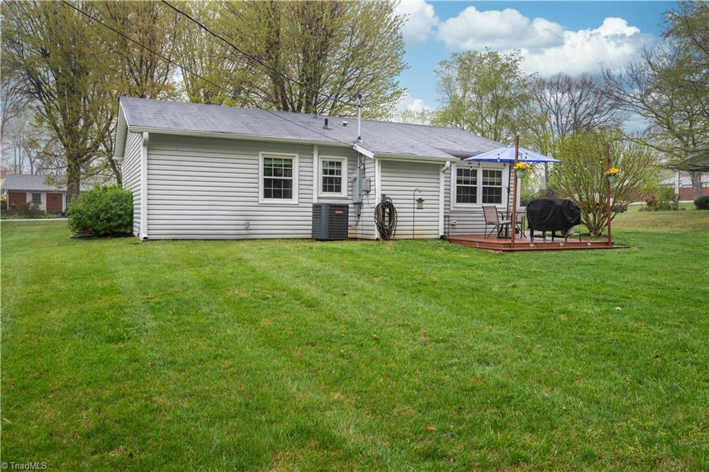 111 Redwood Bend King, NC 27021 - Photo 16 of 18