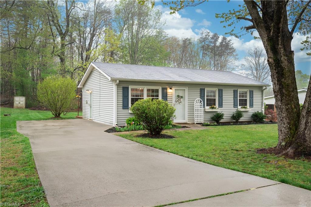 111 Redwood Bend King, NC 27021 - Photo 2 of 18