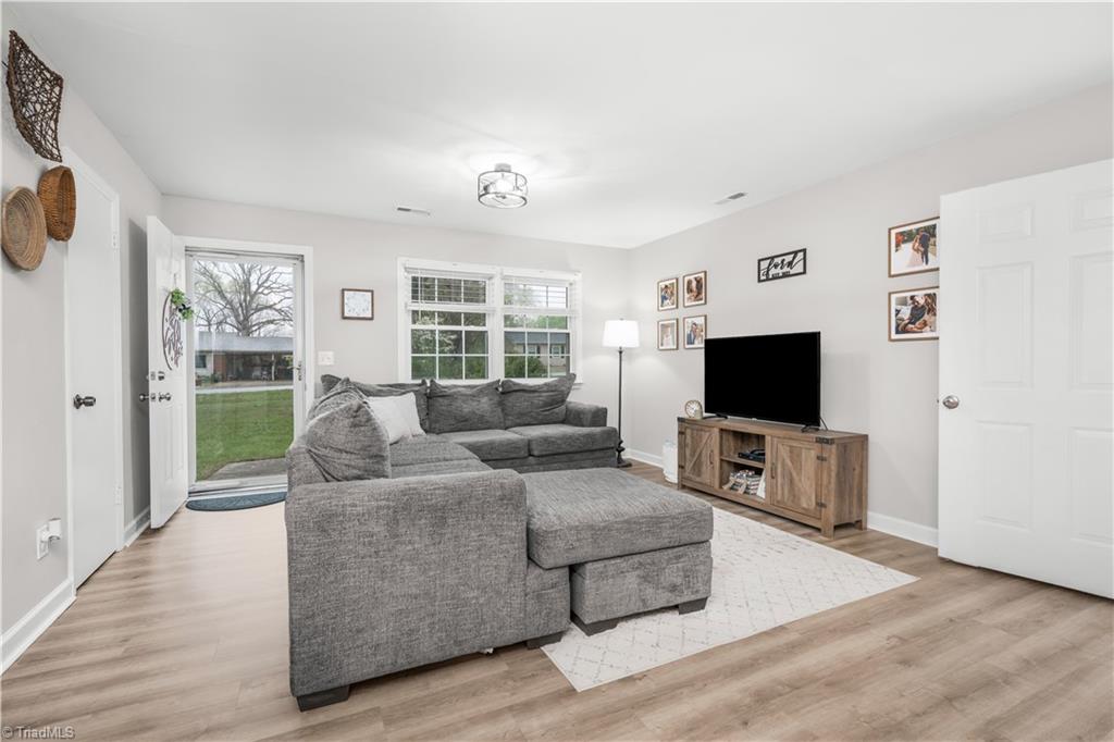 111 Redwood Bend King, NC 27021 - Photo 3 of 18