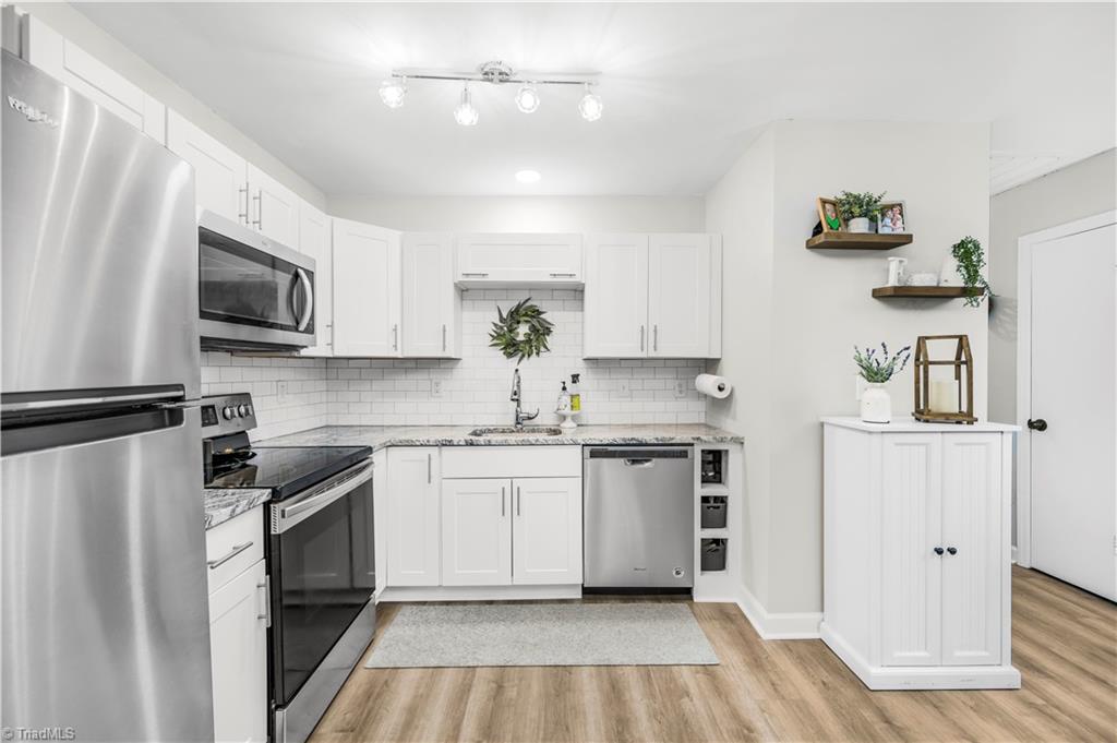 111 Redwood Bend King, NC 27021 - Photo 4 of 18