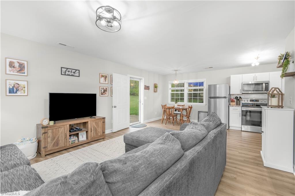 111 Redwood Bend King, NC 27021 - Photo 6 of 18