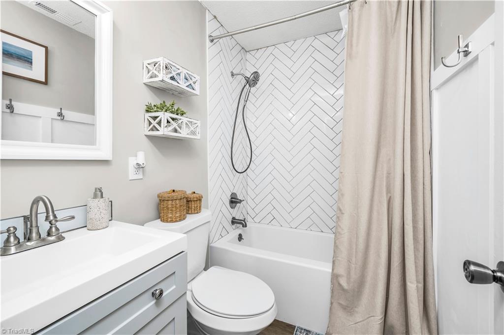 111 Redwood Bend King, NC 27021 - Photo 9 of 18