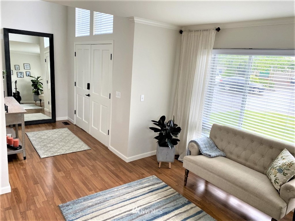 35127 11th Place Southwest Federal Way, WA 98023 - Photo 12 of 31 a living room with furniture and a window