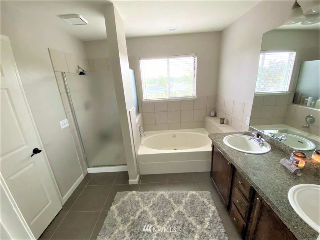 35127 11th Place Southwest Federal Way, WA 98023 - Photo 19 of 31 a bathroom with a tub sink and mirror