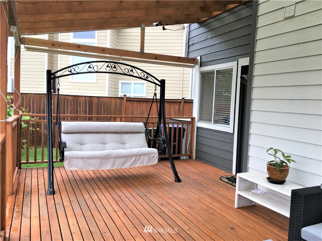 35127 11th Place Southwest Federal Way, WA 98023 - Photo 5 of 31 a view of entryway with a balcony